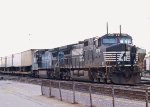 NS 9375 & 8415 bring train 218 to a stop at Pomona tower